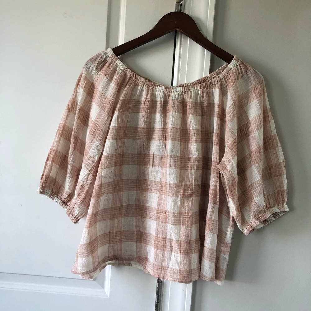 NWT Universal Threads Peasant Top, M